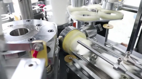Machine entièrement automatique pour la fabrication de gobelets en papier formant la machine